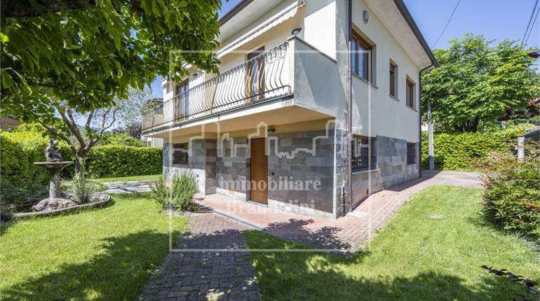 Villa in vendita a Varese